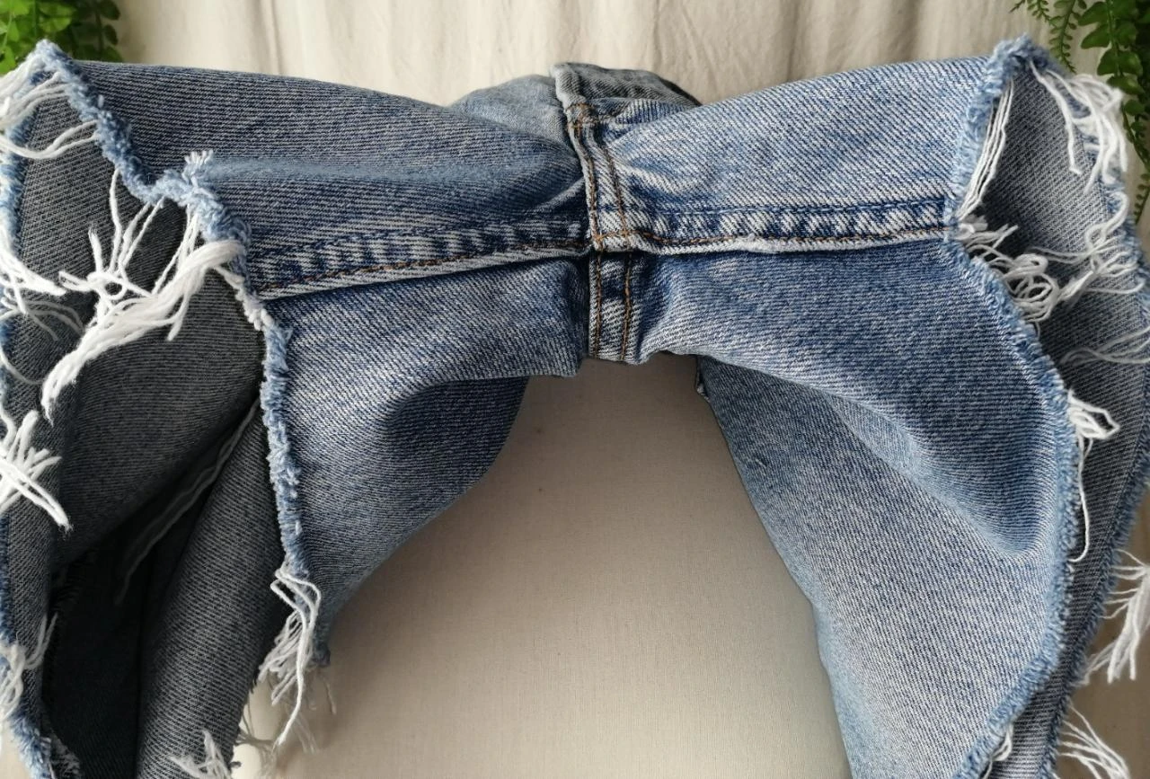 Short en jean bleu clair effet usé à franges "Levi's" 501 – photo 9